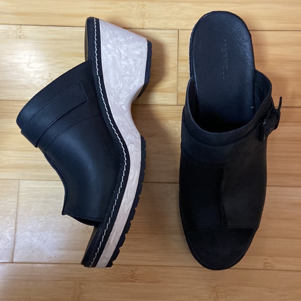 Merrell Slides - Picture 2 of 6